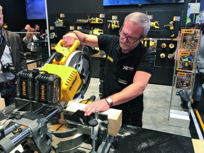 DeWALT DHS780T2A Aku pokosová píla 305 mm FLEXVOLT 54 V