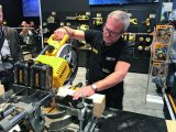 DeWALT DHS780T2A Aku pokosová píla 305 mm FLEXVOLT 54 V
