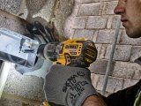 DeWALT DCD796NT Aku bezuhlíková príklepová vŕtačka 18 V, bez akumulátora