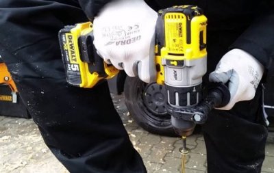 DeWALT DCD791D2 Aku bezuhlíková vŕtačka 18 V, 2 Ah