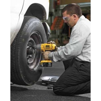 DeWALT DCF899P2 Aku rázový uťahovač s vysokým momentom 18 V, 5 Ah 1/2"