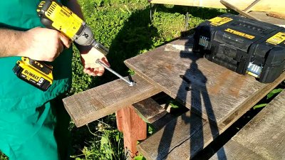 DeWALT DCF899P2 Aku rázový uťahovač s vysokým momentom 18 V, 5 Ah 1/2"