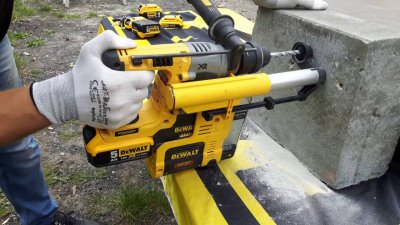 DeWALT DCH274P2 Aku bezuhlíkové kombinované kladivo 18 V, 5 Ah