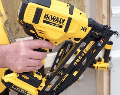 DeWALT DCN660P2 Aku dokončovacia klincovačka 18 V, 5 Ah