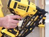 DeWALT DCN660P2 Aku dokončovacia klincovačka 18 V, 5 Ah