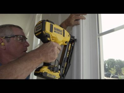 DeWALT DCN 660D2 Aku dokončovacia klincovačka 18 V, 2 Ah