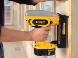 DeWALT DCN680D2 Aku dokončovacia klincovačka 18 V, 2 Ah