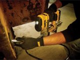 DeWALT DCGG571M1 Aku mazací lis 18 V