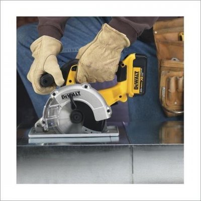 DeWALT DCS373NT Aku okružná pila na kov 18 V, bez akumulátora