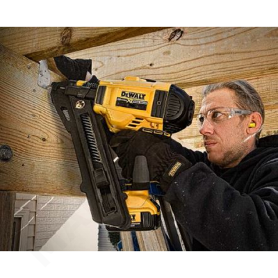 DeWALT DCN693N Aku klincovačka na tesárske spojky 18 V, 5 Ah, bez akumulátora