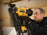 DeWALT DCN693N Aku klincovačka na tesárske spojky 18 V, 5 Ah, bez akumulátora