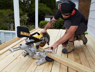 DeWALT DCS365N Aku pokosová píla 184 mm, 18 V, bez akumulátora