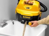 DeWALT DCV584L Aku vysávač 7,5 l s kombinovaným napájaním