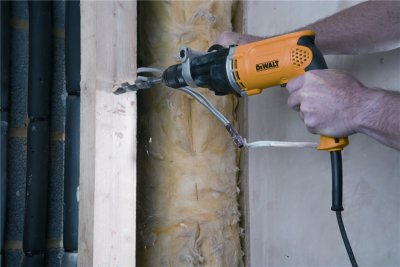 DeWALT D21441 Dvojrýchlostná vŕtačka so spojkou 770 W