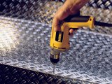 DeWALT DW217 Vysokorýchlostná vŕtačka 675 W