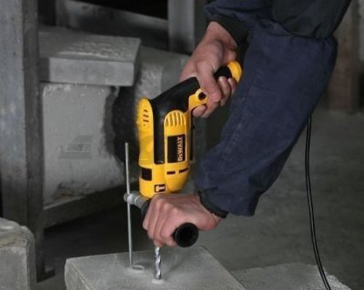 DeWALT DWD024S Príklepová vŕtačka 650 W