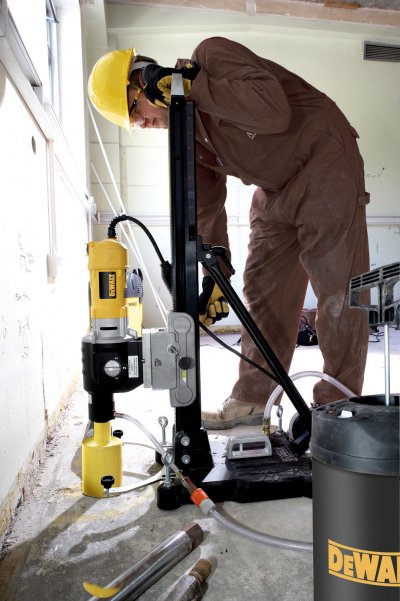 DeWALT D21585 Vŕtačka na diamantové vŕtanie za mokra 2 500 W