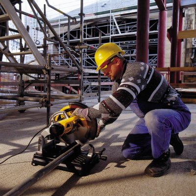 DeWALT DW872 Okružná píla na kov 355 mm