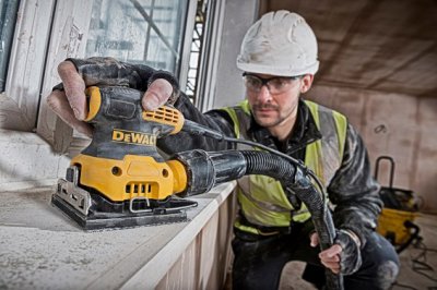 DeWALT DWE6411 Vibračná brúska 108 x 115 mm