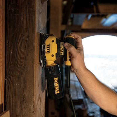 DeWALT DWE6411 Vibračná brúska 108 x 115 mm