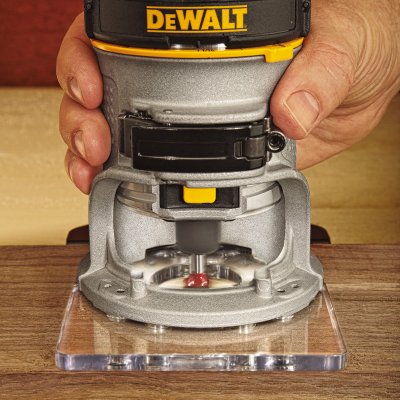 DeWALT D26200 Pästná ohraňovacia frézka 900 W