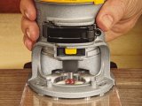 DeWALT D26200 Pästná ohraňovacia frézka 900 W