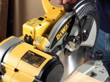 DeWALT D27107XPS Stolová, kapovacia a pokosová píla 305 mm