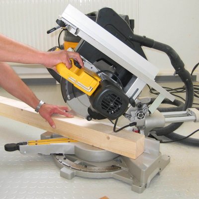 DeWALT D27111 Pokosová a stolová okružná píla 305 mm