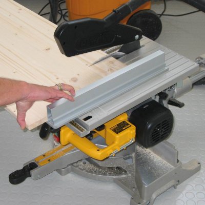 DeWALT D27111 Pokosová a stolová okružná píla 305 mm