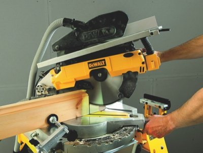 DeWALT D27113  Stolová, kapovacia a pokosová píla 305 mm