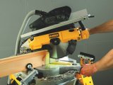 DeWALT D27113  Stolová, kapovacia a pokosová píla 305 mm