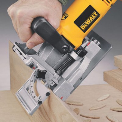 DeWALT DW682K Lamelovacia frézka 600 W