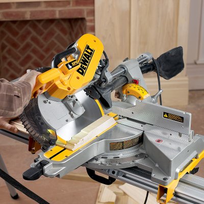 DeWALT DWS780 Pokosová píla 305 mm s XPS