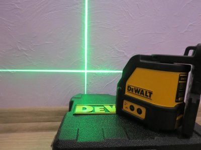 DeWALT DW088CG Laserový kríž zelený
