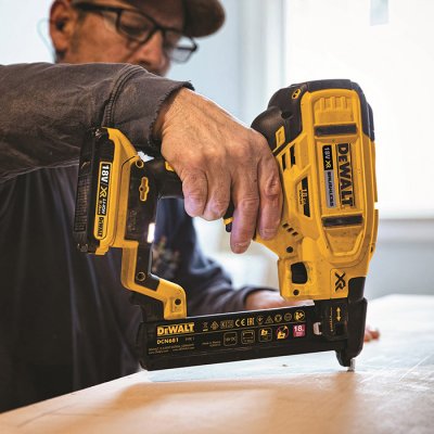 DeWALT DCN681N Aku sponkovačka 18 V