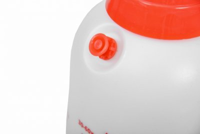 HECHT415V Tlakový ručný postrekovač 1,5 l