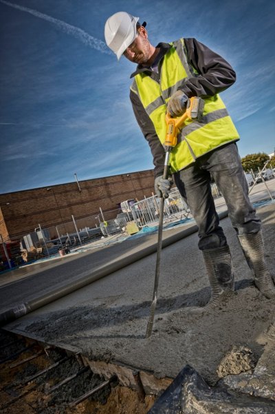 DeWALT DCE531N Aku ponorný vibrátor do betónu 18 V