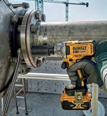 DeWALT DCF896NT Bezuhlíkový rázový uťahovač 18 V XR s funkciou pre rezanie závitov