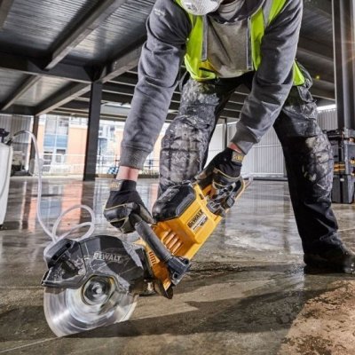 DeWALT DCS690X2 Rozbrusovacia píla 230 mm FLEXVOLT 54 V