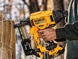 DeWALT DCFS950P2 Aku sponkovačka na ploty 18 V, 5 Ah