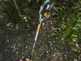 DeWALT DCMPS567P1 Aku vyvetvovacia reťazová píla 20 cm, 18 V, 5 Ah