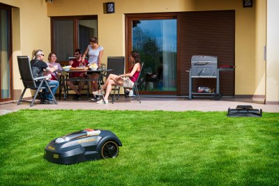 RIWALL Riwall PRO RRM 1000 Robotická aku kosačka 1000 m2, 28 V, 4 Ah