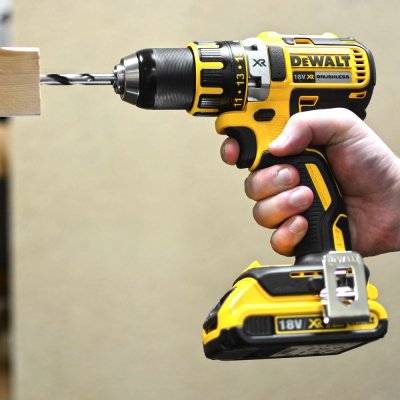 DeWALT DCD790D2 Aku bezuhlíková vŕtačka 18 V, 2 Ah