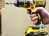 DeWALT DCD790D2 Aku bezuhlíková vŕtačka 18 V, 2 Ah