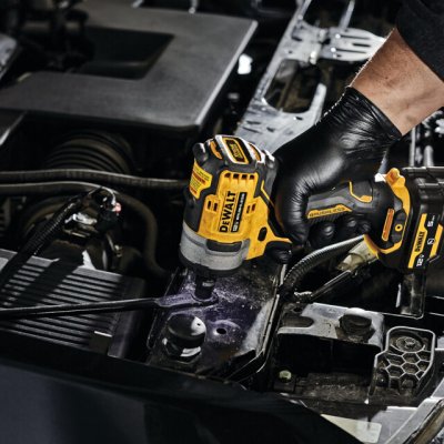 DeWALT DCF903P1 Aku rázový uťahovač 3/8", 12 V, 5 Ah