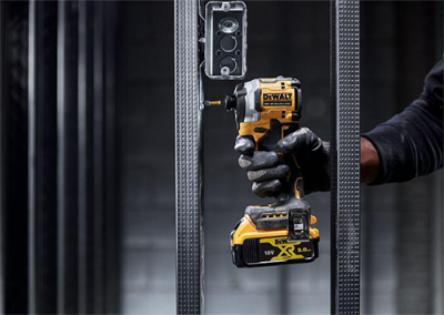 DeWALT DCF850P2T Aku rázový uťahovač 1/4" XR 18 V, 5 Ah