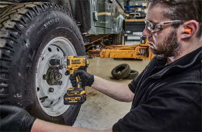 DeWALT DCF891P2G Aku rázový uťahovač 1/2" XR 18 V, 5 Ah