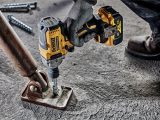 DeWALT DCF892NT Aku rázový uťahovač 1/2" XR 18 V