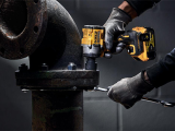 DeWALT DCF922P2T Aku rázový uťahovač 1/2" XR 18 V, 5 Ah