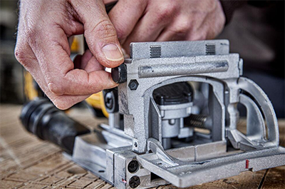 DeWALT DCW682NT Aku lamelovacia frézka XR 18 V